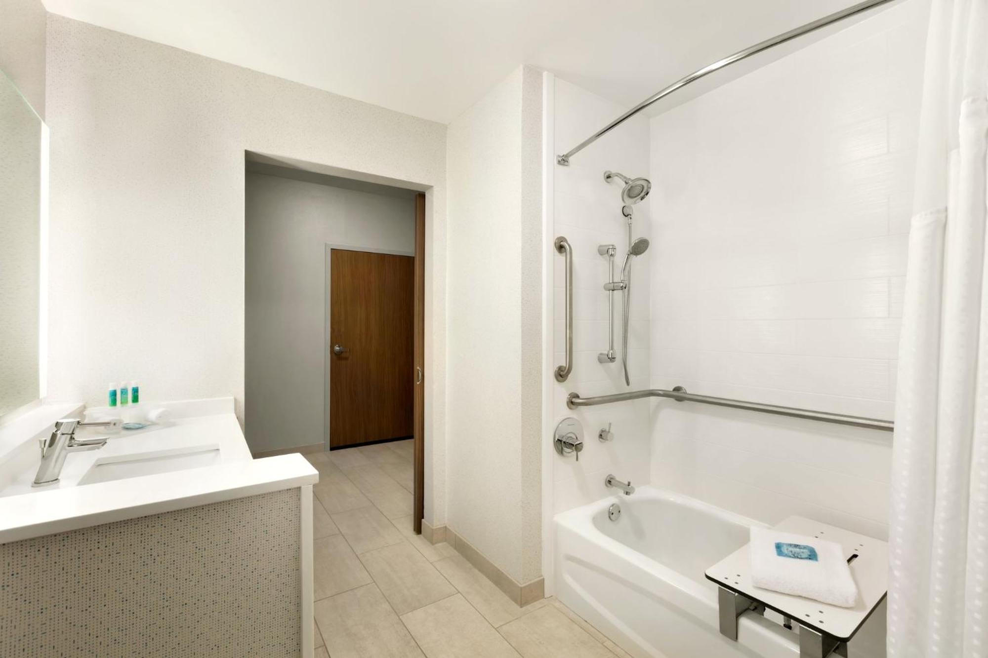 Holiday Inn Express & Suites Salisbury By Ihg Exterior foto